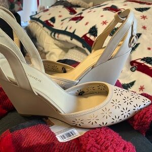 Pointy toe cream wedge size 9.5